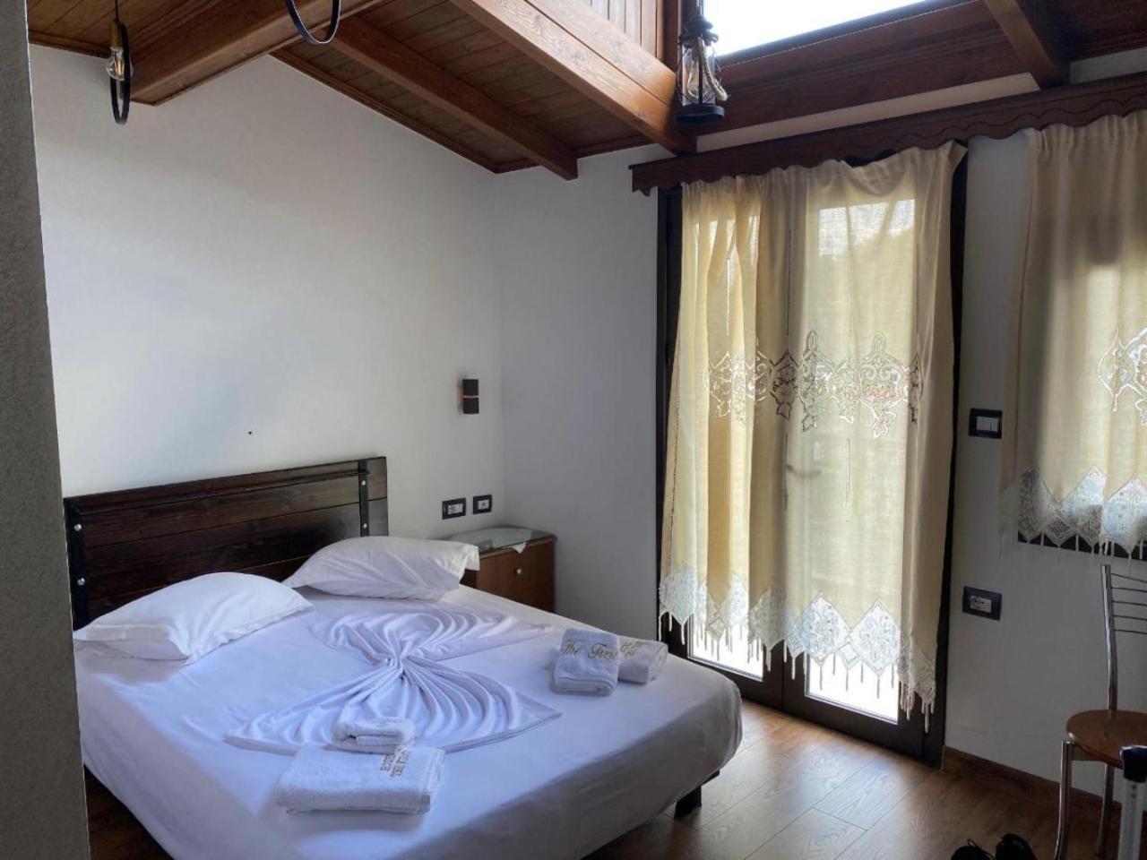 Hotel The First Gjirokastër Exteriör bild